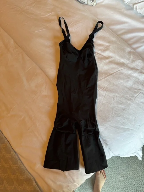 SKIMS Seamless Sculpt Mid-Thigh Bodysuit in Black or Onyx - Picture 3 of 5